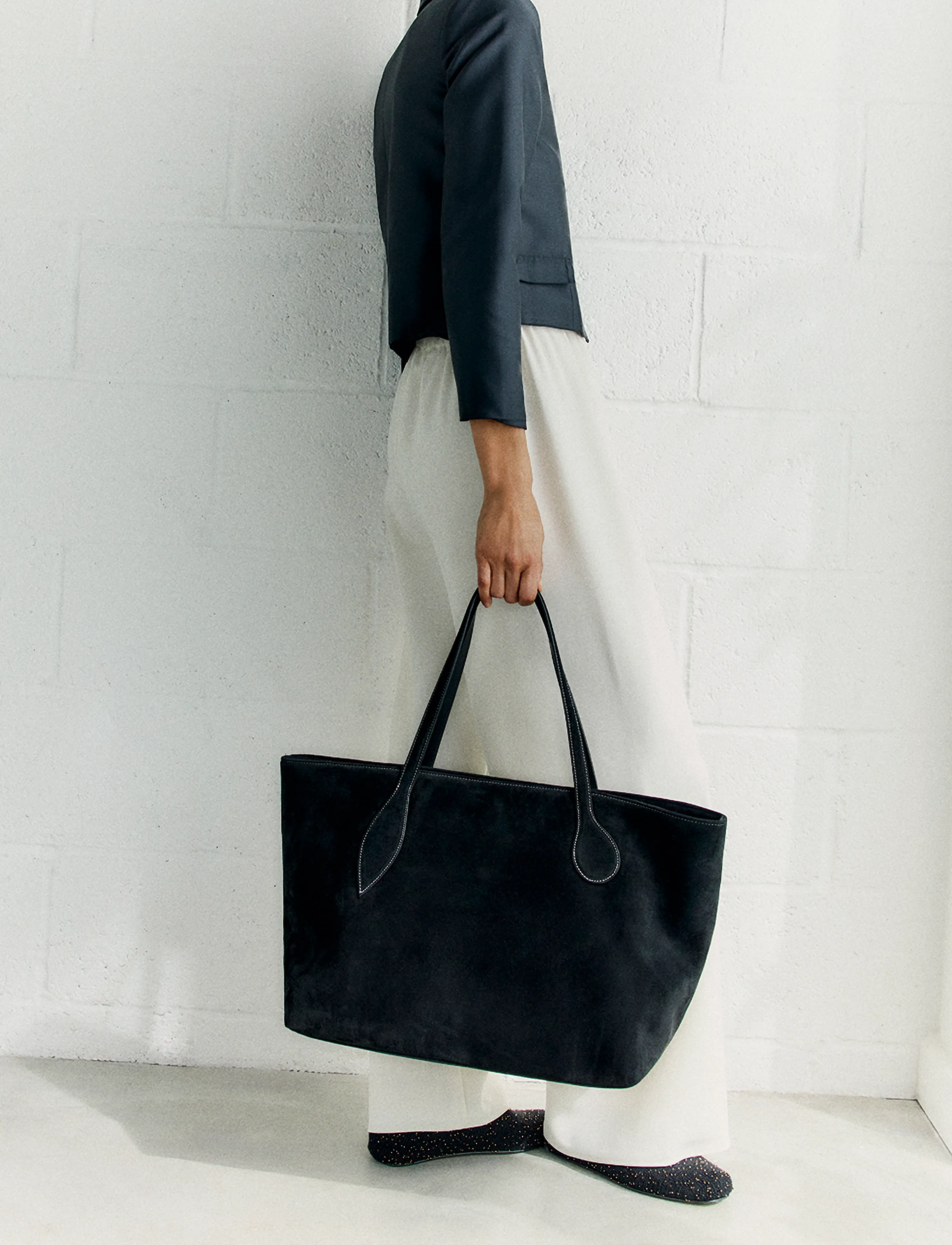 Liffner - MEGA SPROUT TOTE - tote bags - black - 0