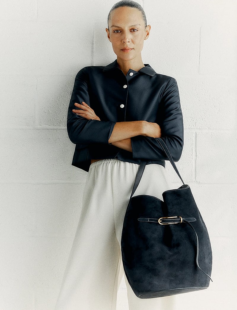 Liffner - BELTED BUCKET BAG LARGE - mados tendencijos - black - 2