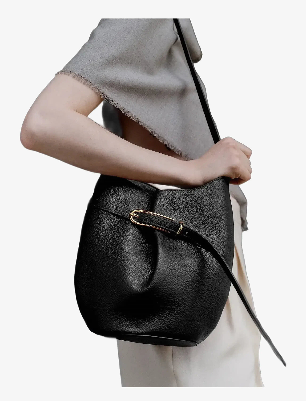 Liffner - BELTED BUCKET BAG - black - 3