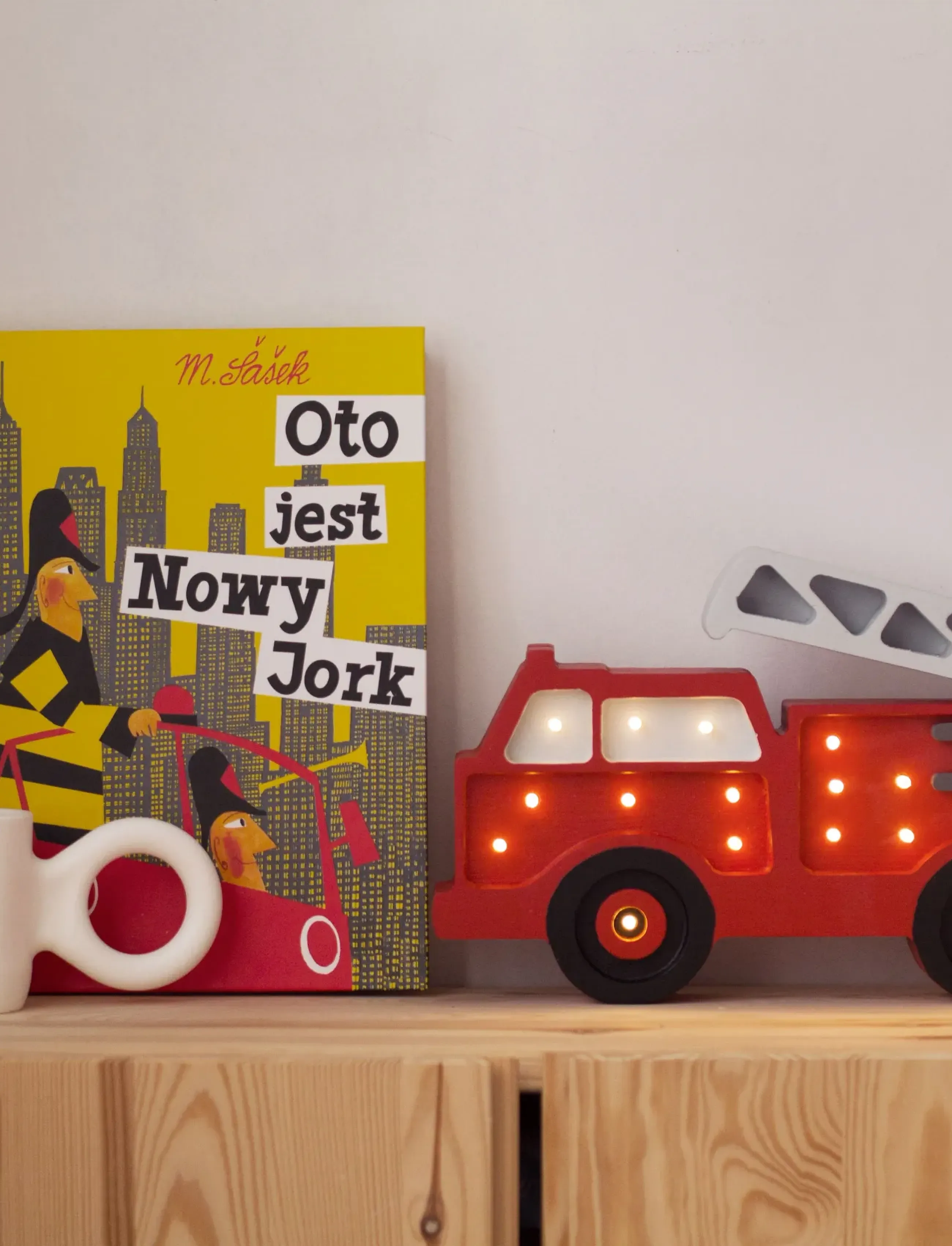 Little Lights - Little Lights Fire Truck Lamp | Red - bordslampor - red - 3
