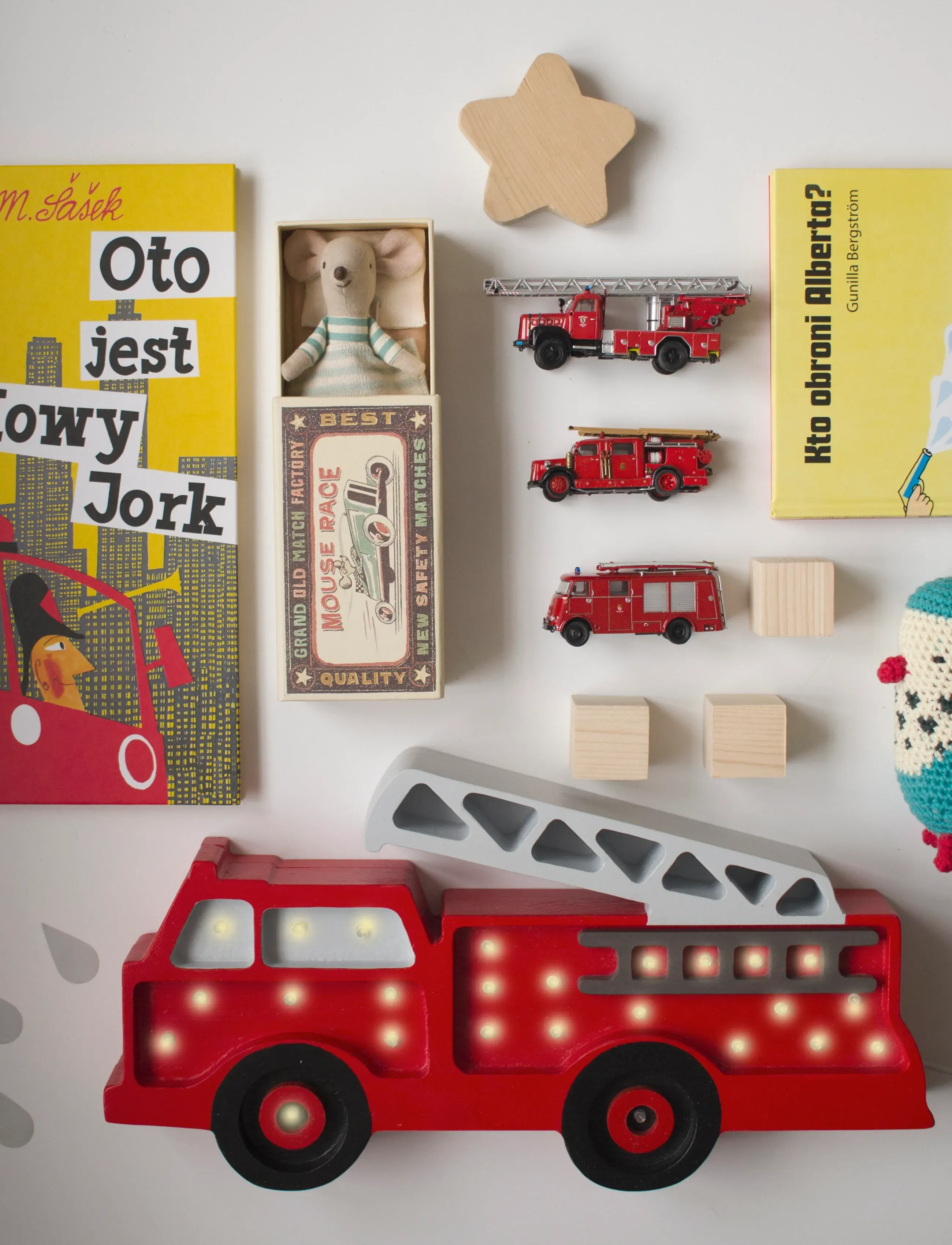 Little Lights - Little Lights Fire Truck Lamp | Red - bordslampor - red - 5