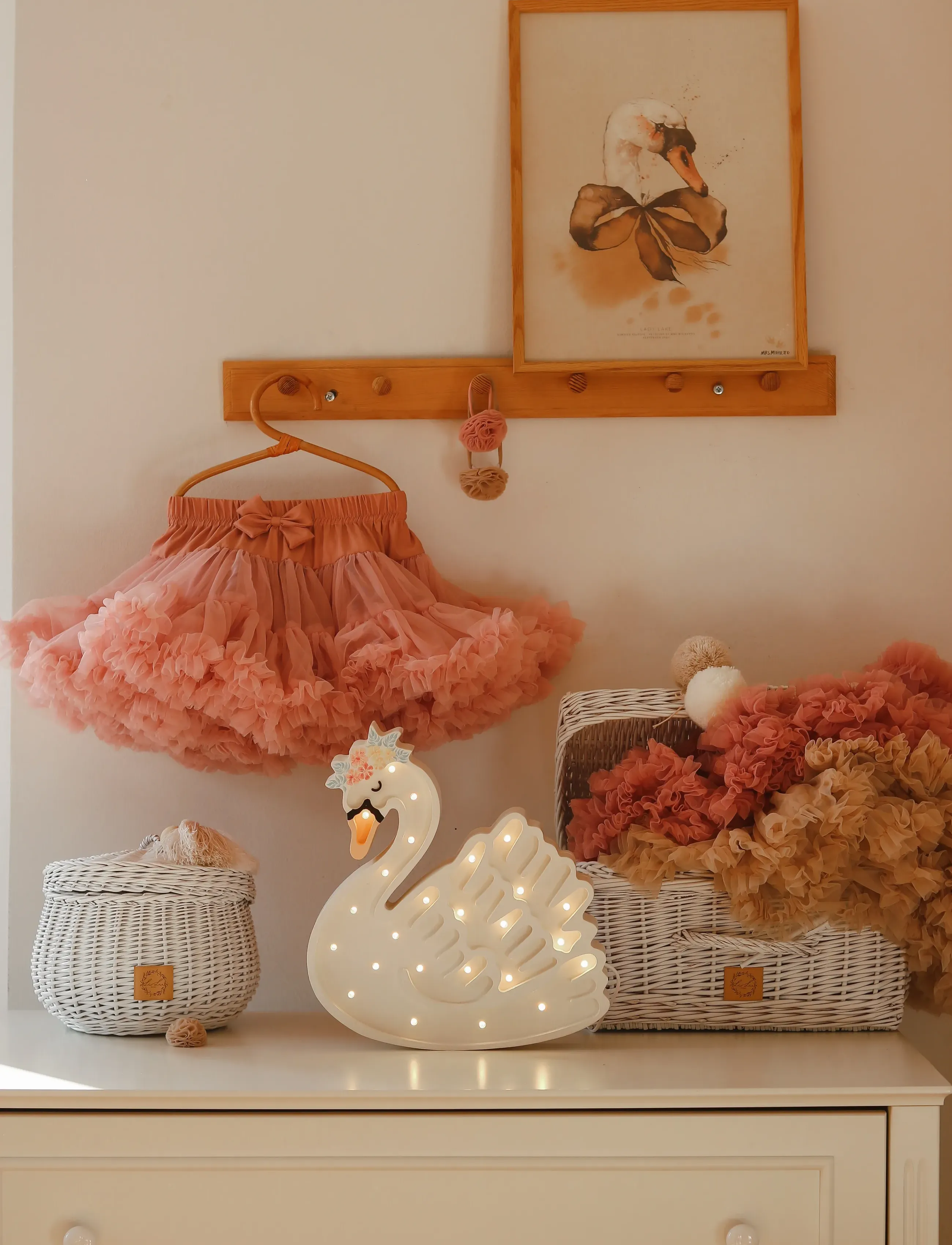 Little Lights - Little Lights Swan Lamp | Lake Flower/White - lampes de bureau et de table - lake flower white - 3