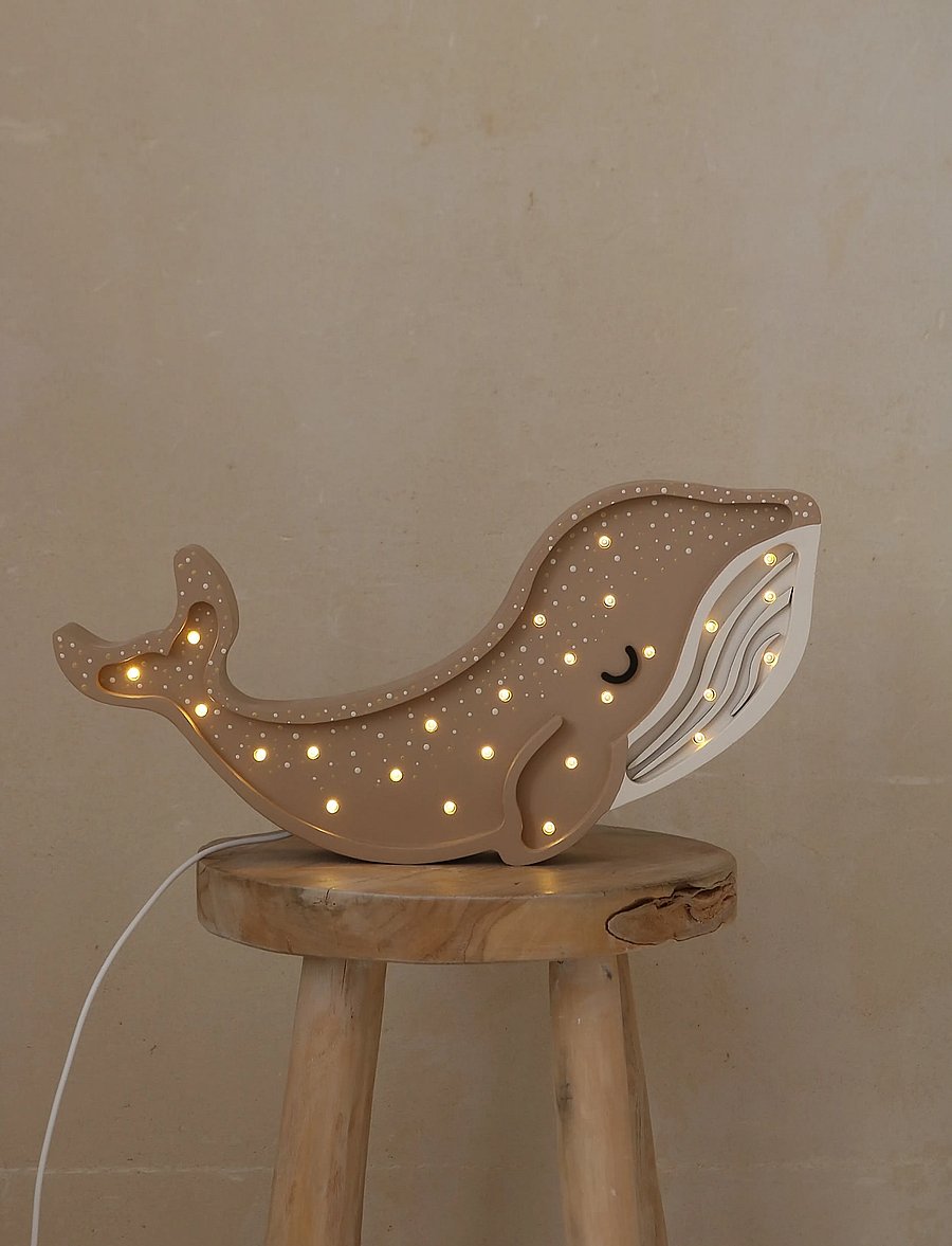 Little Lights - Little Lights Whale Lamp | Cinnamon Brown - tischlampen - cinnamon brown - 2