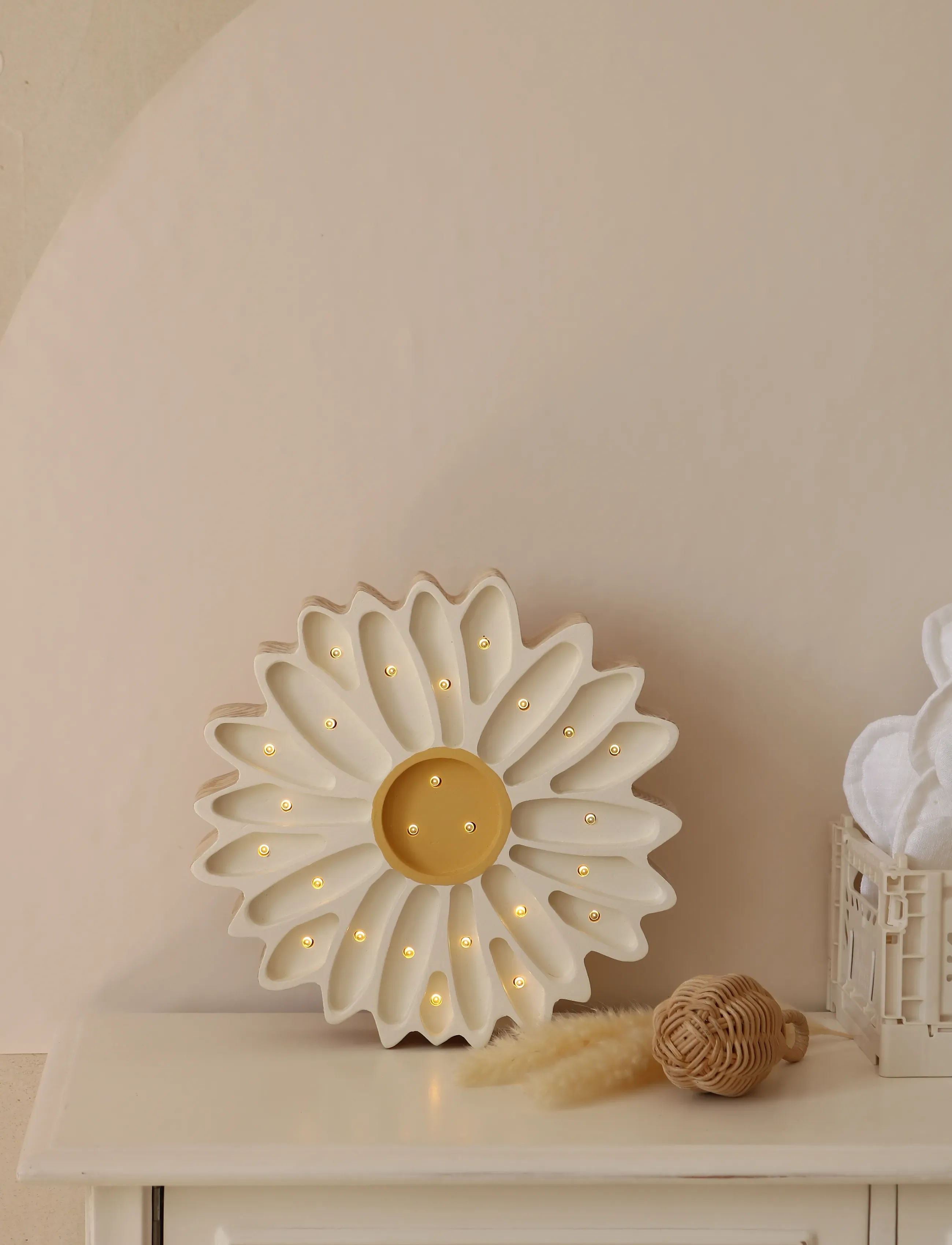 Little Lights - Little Lights Daisy Lamp | White - tischlampen - white - 2