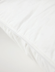 Lixra - LIXRA Silver 3-layer down pillow  medium - kussens - white - 2