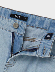 LMTD - NLFTARTIZZA DNM LW WIDE CARGO PANT - vide jeans - light blue denim - 3