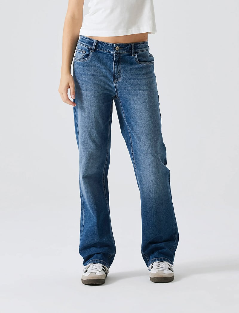 LMTD - NLFTARIANNES DNM LW STRAIGHT PANT NOOS - regular jeans - dark blue denim - 4