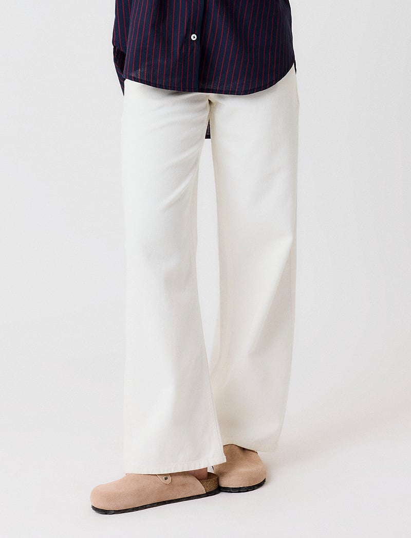 LMTD - NLFTAZZA TWI LW STRAIGHT PANT NOOS - tavalised teksad - bright white - 2