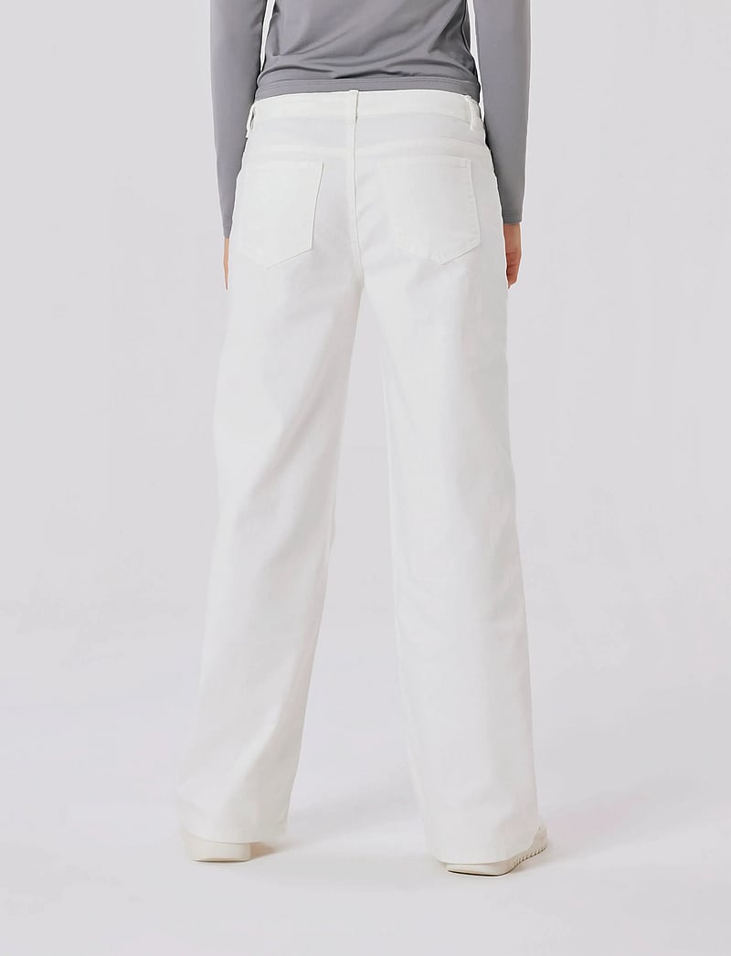 LMTD - NLFTAZZA TWI LW STRAIGHT PANT NOOS - tavalised teksad - bright white - 4