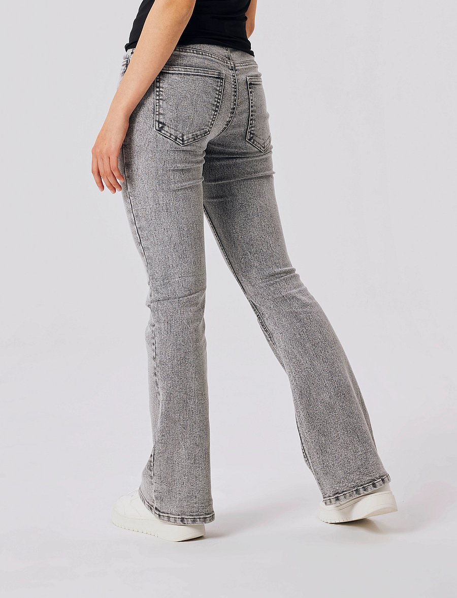 LMTD - NLFTIANNA DNM LW BOOTCUT PANT NOOS - hosen mit weitem bein - light grey denim - 2