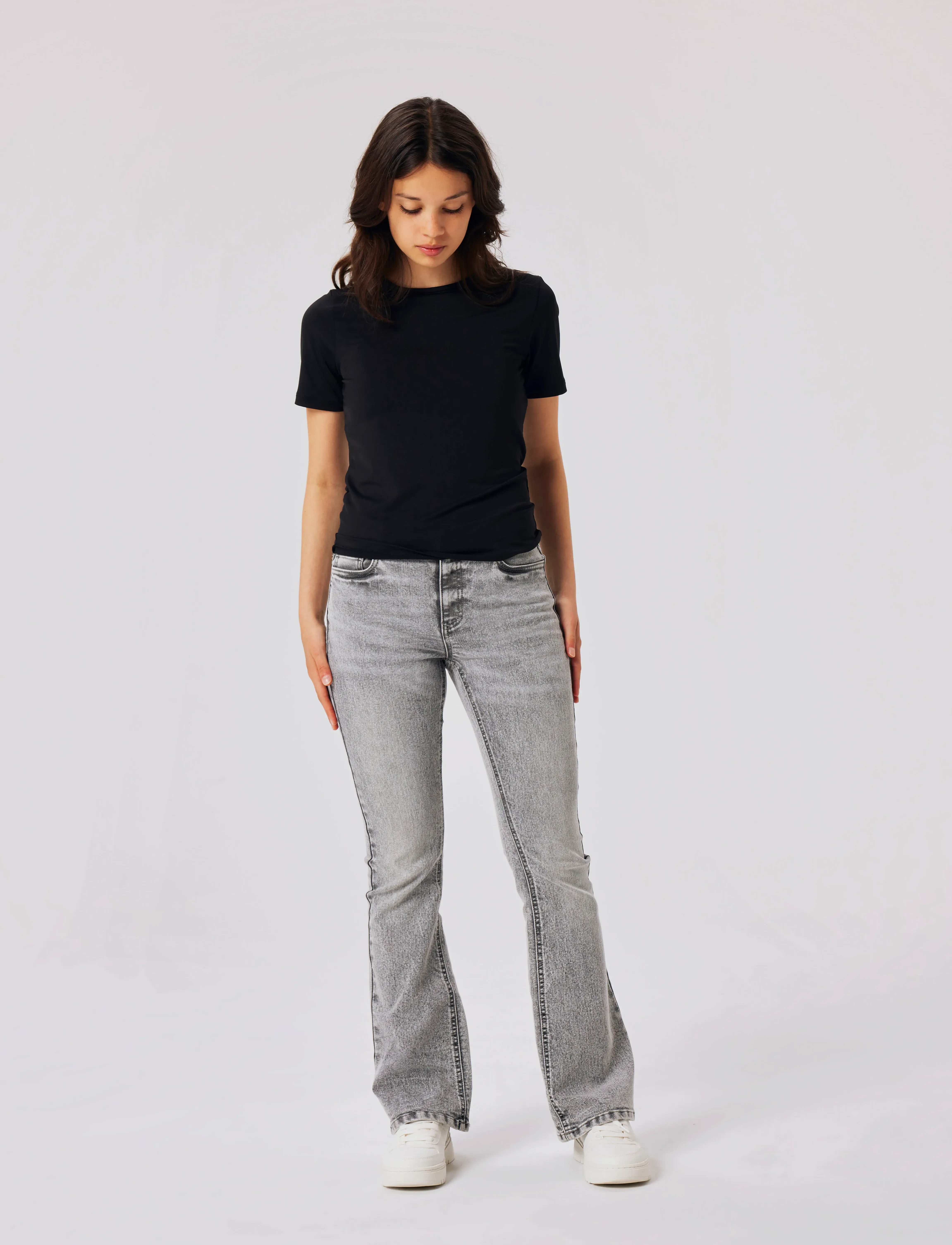 LMTD - NLFTIANNA DNM LW BOOTCUT PANT NOOS - hosen mit weitem bein - light grey denim - 3