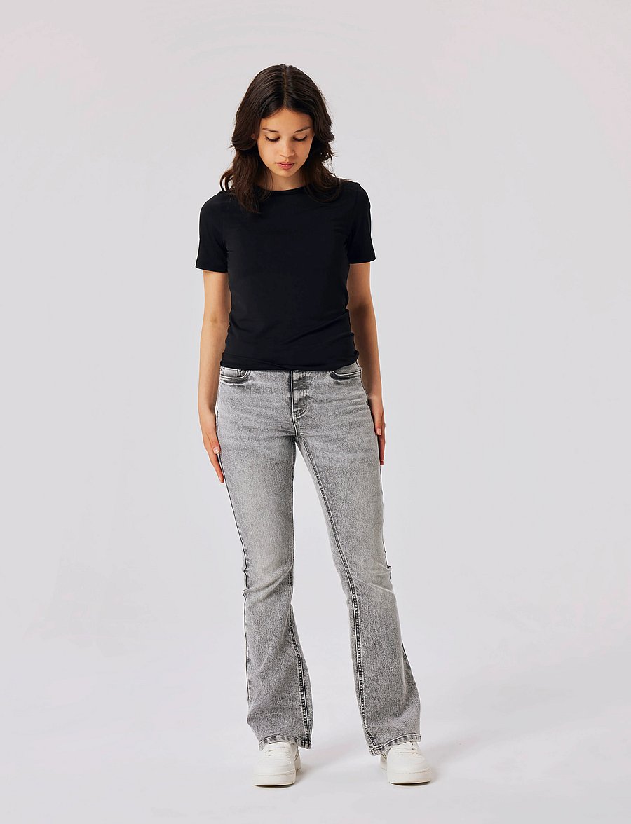 LMTD - NLFTIANNA DNM LW BOOTCUT PANT NOOS - hosen mit weitem bein - light grey denim - 3