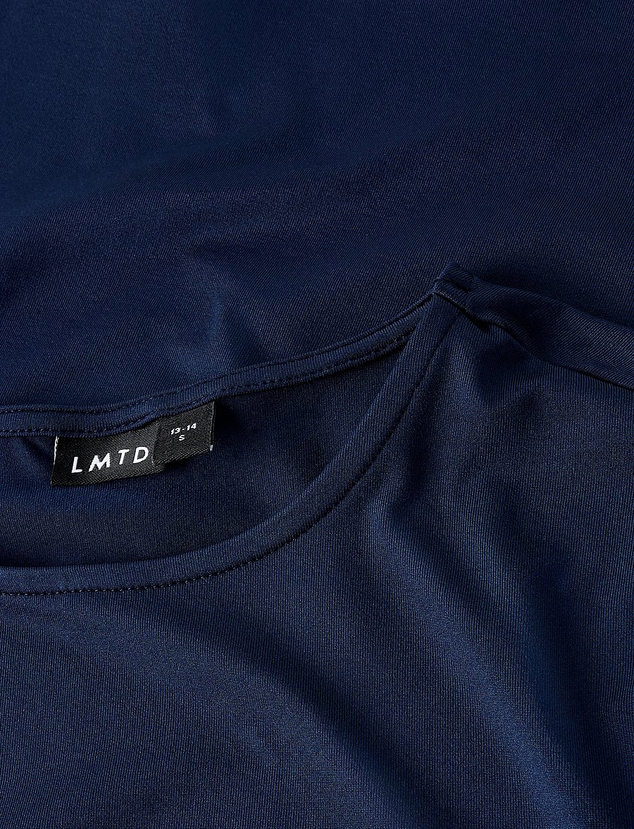 LMTD - NLFDINCI SS SHORT S TOP - lühikeste varrukatega t-särgid - navy blazer - 5