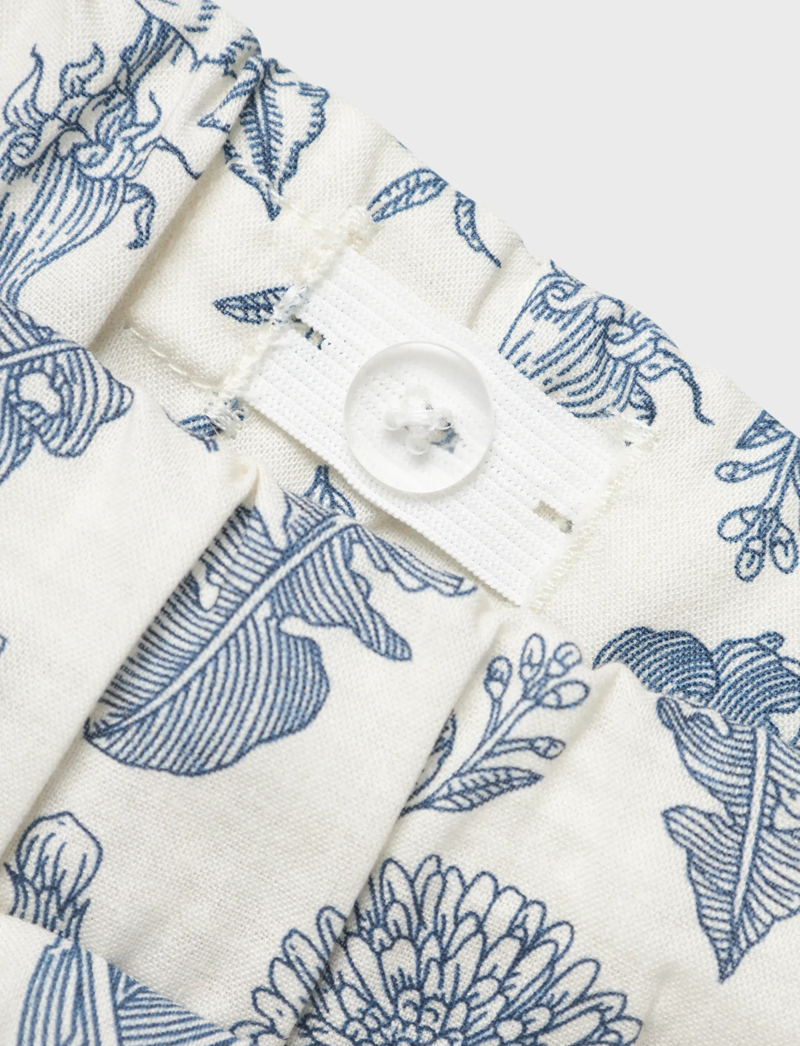 LMTD - NLNHEINA SHORTS - casual shorts - white alyssum - 4