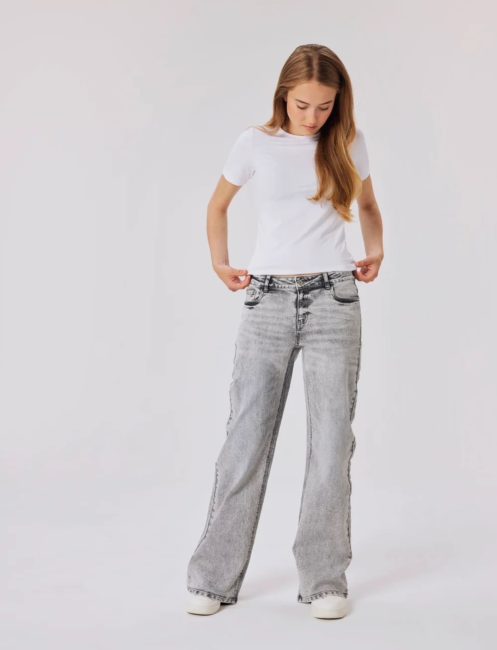 LMTD - NLFTIANNA DNM LW WIDE PANT NOOS - hosen mit weitem bein - light grey denim - 2