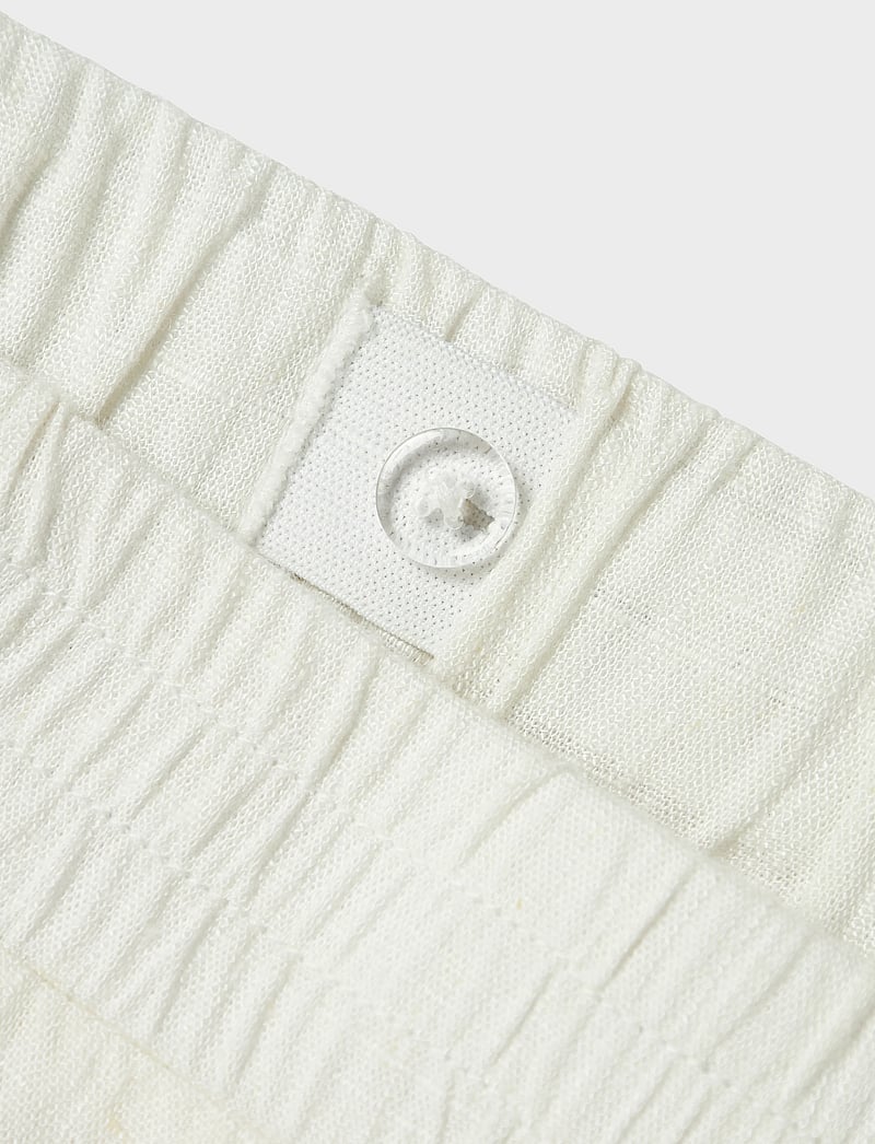 LMTD - NLNFINEN SHORTS NOOS - casual shorts - white alyssum - 0