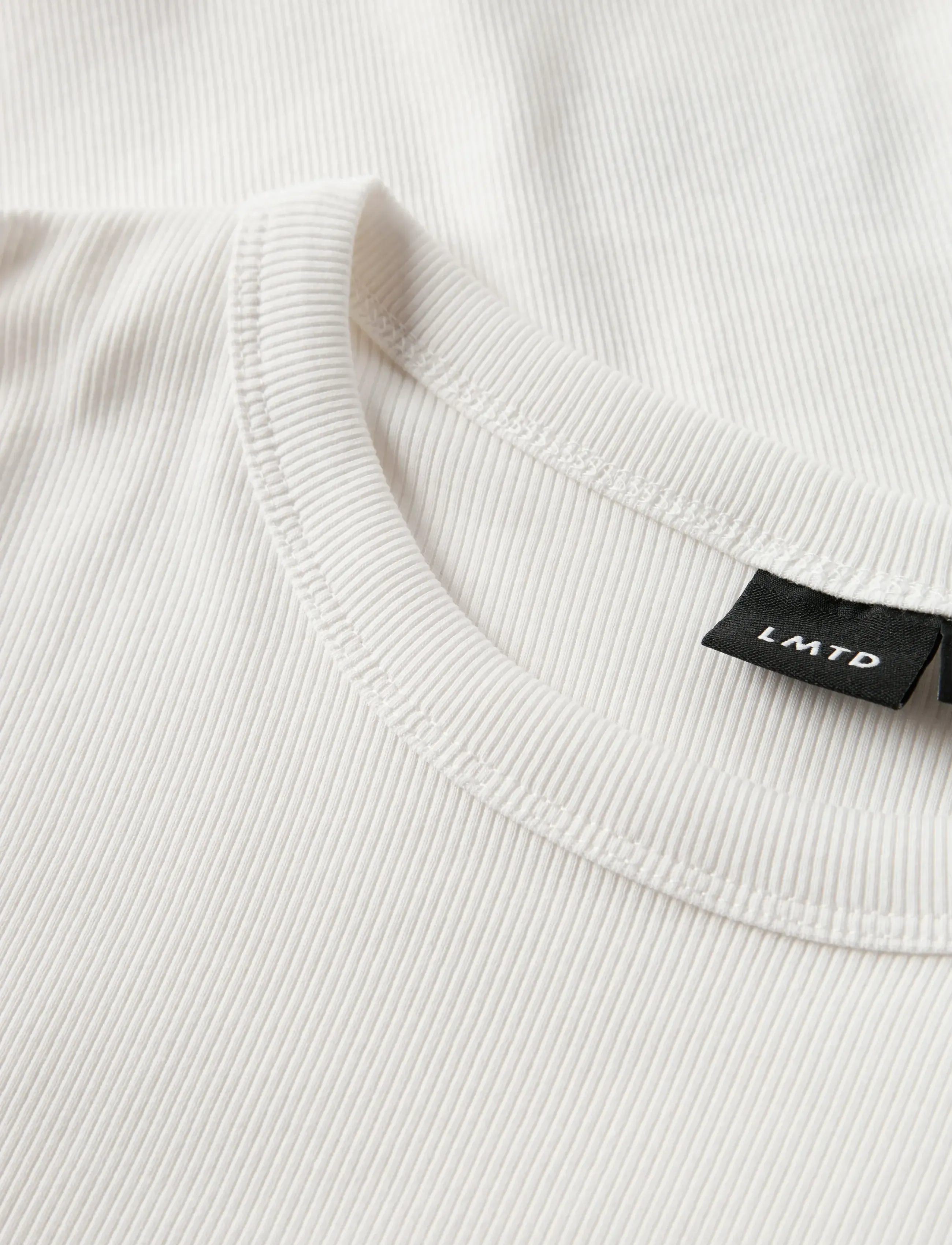 LMTD - NLFHINAJA LS SOLID SHORT S TOP NOOS - långärmade t-shirts - white alyssum - 2