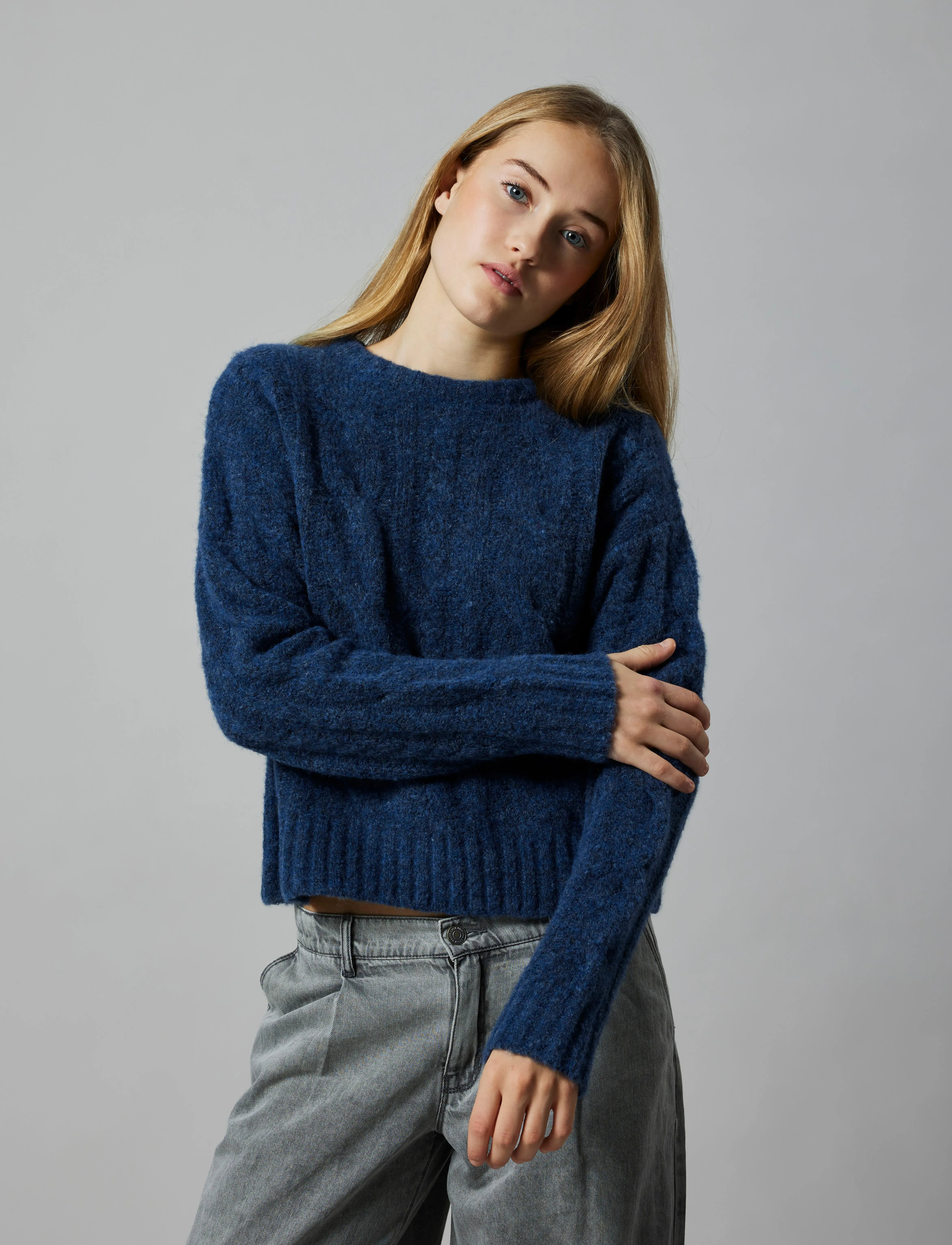 LMTD NLFNAIBLE LS SHORT KNIT - Stickade tröjor - OMBRE BLUE / blue
