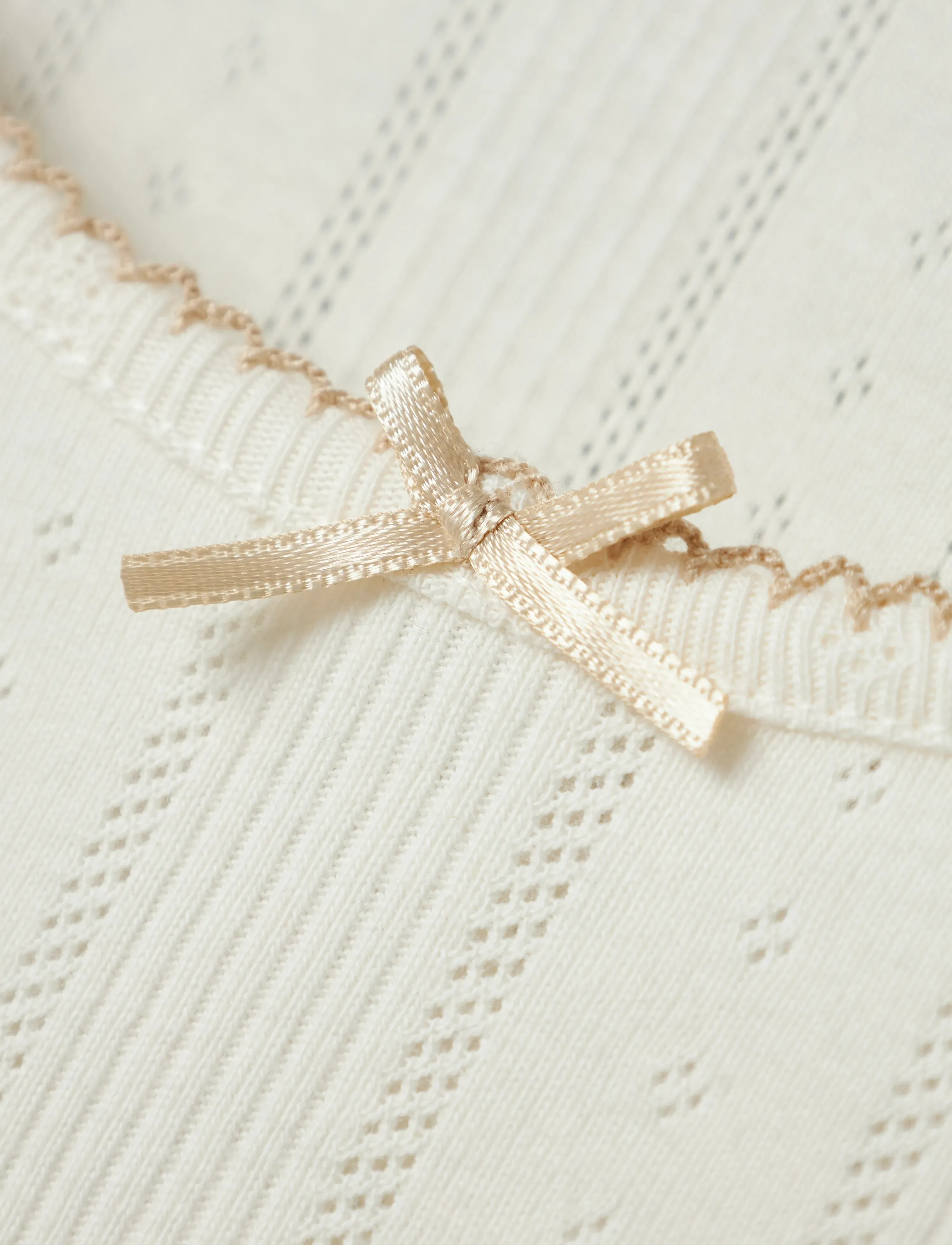 LMTD NLFNAMEL LS SHORT DEEP NECK TOP - Oberteile & T-Shirts - WHITE ALYSSUM / white