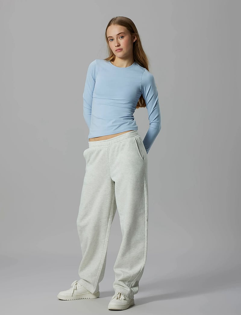 LMTD - NLFNIZU LW BALLOON LC SWEATPANT - mjukisbyxor - light grey melange - 3