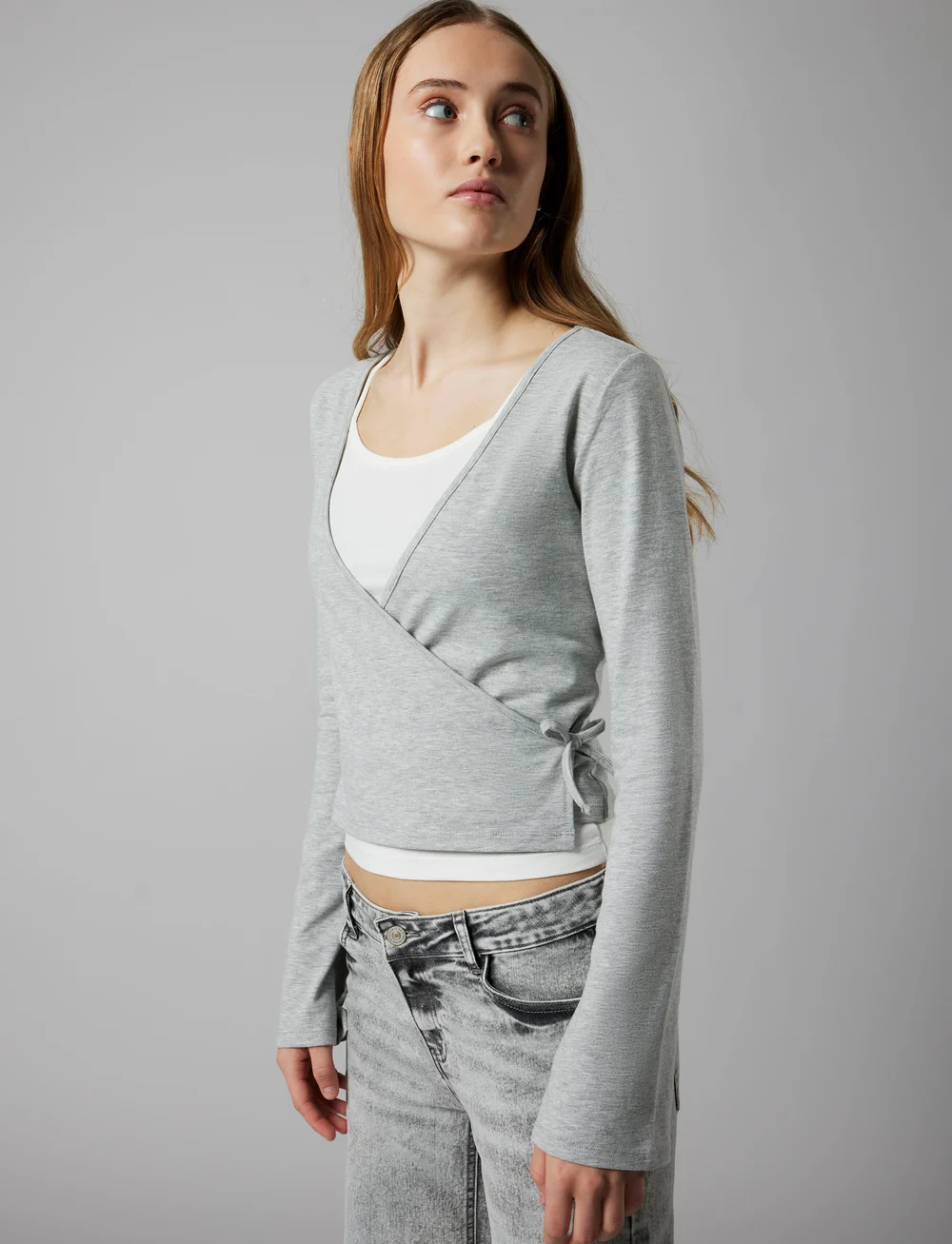 LMTD - NLFBENEDICTE SHORT TIE TOP - langerma t-bolir - grey melange - 2