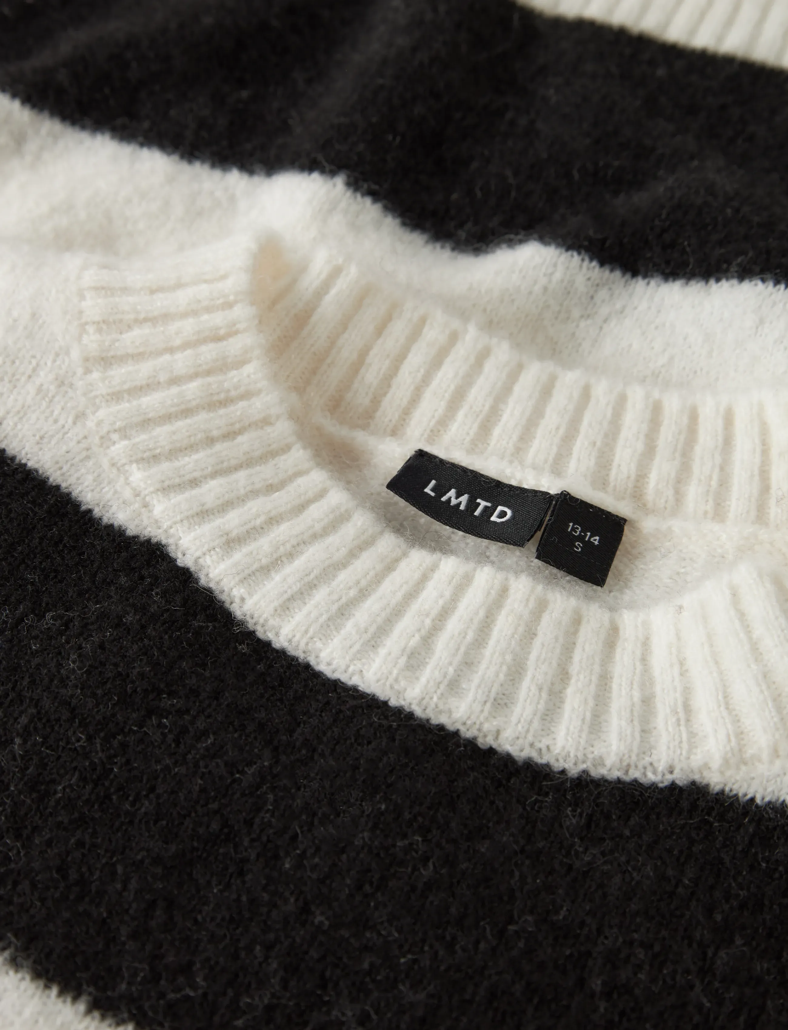 LMTD - NLFBYNTHE STRIPE LS SHORT KNIT - peysur - black - 3