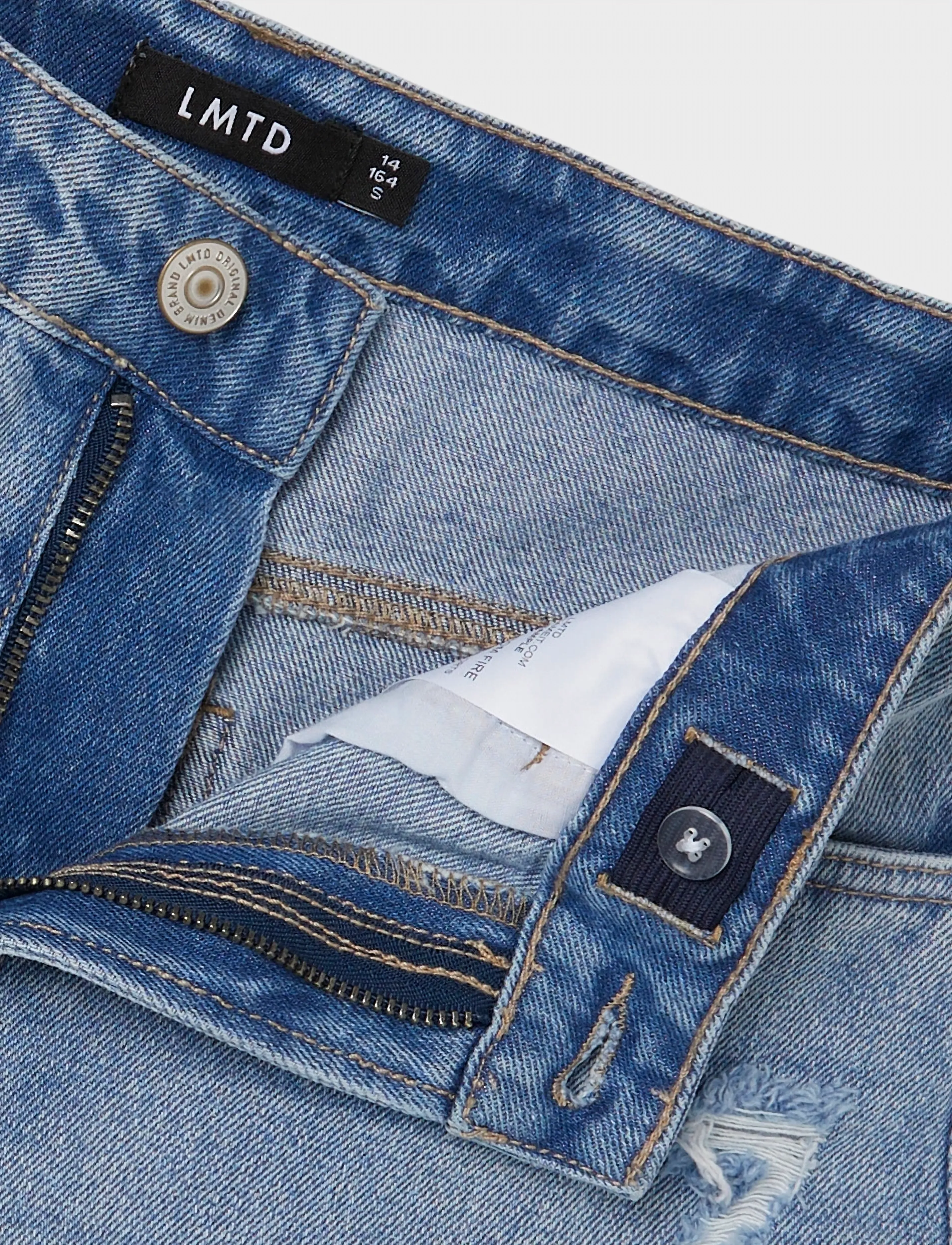 LMTD - NLFBIRM DNM NW MOM LC SHORTS NOOS - jeansshorts - light blue denim - 2