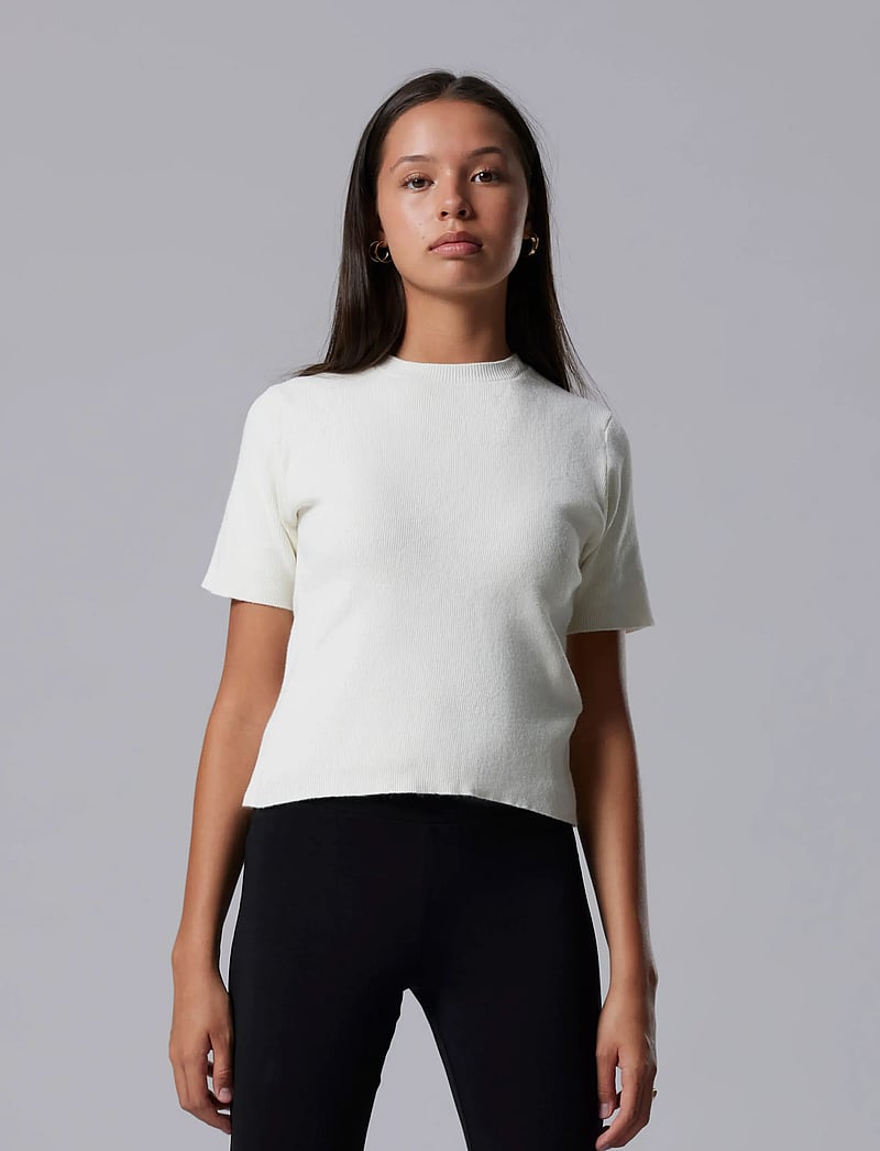 LMTD - NLFHEAVE SS SHORT S KNIT TOP - kortærmede t-shirts - white alyssum - 3