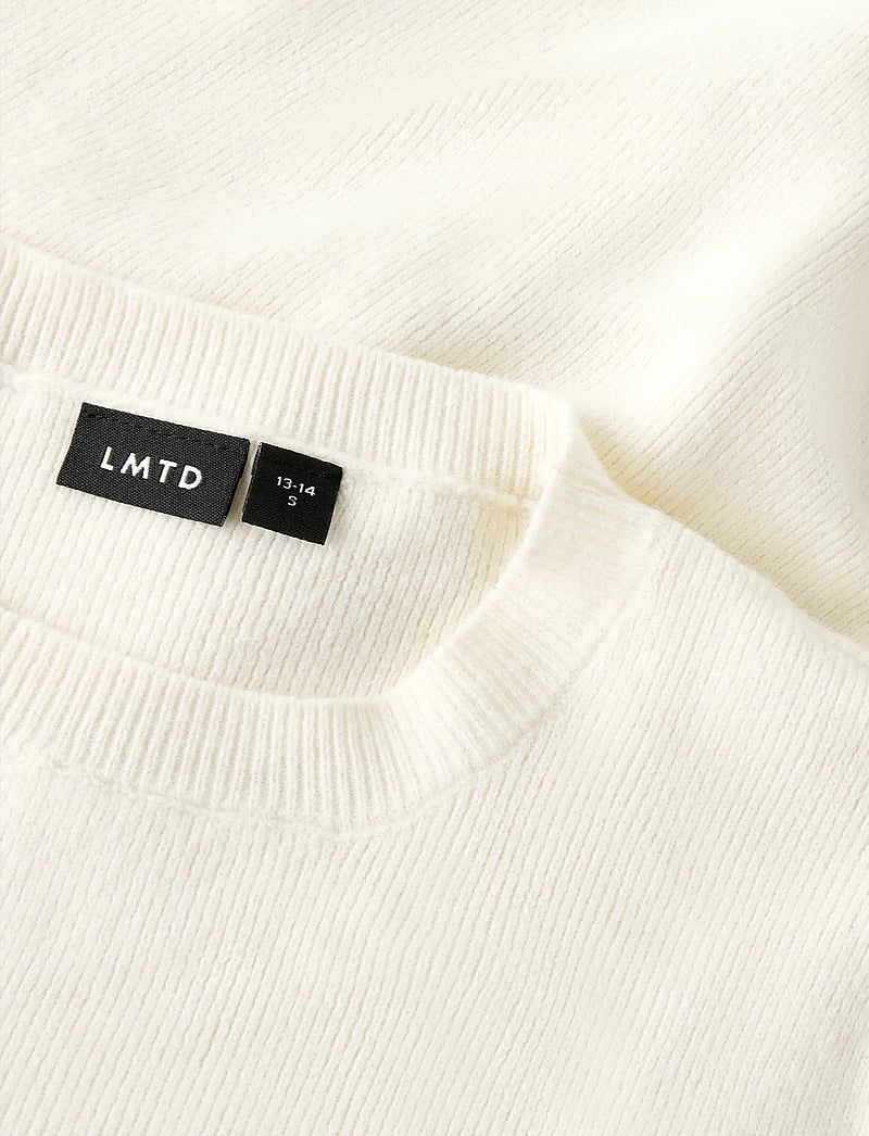 LMTD - NLFHEAVE SS SHORT S KNIT TOP - kortærmede t-shirts - white alyssum - 4
