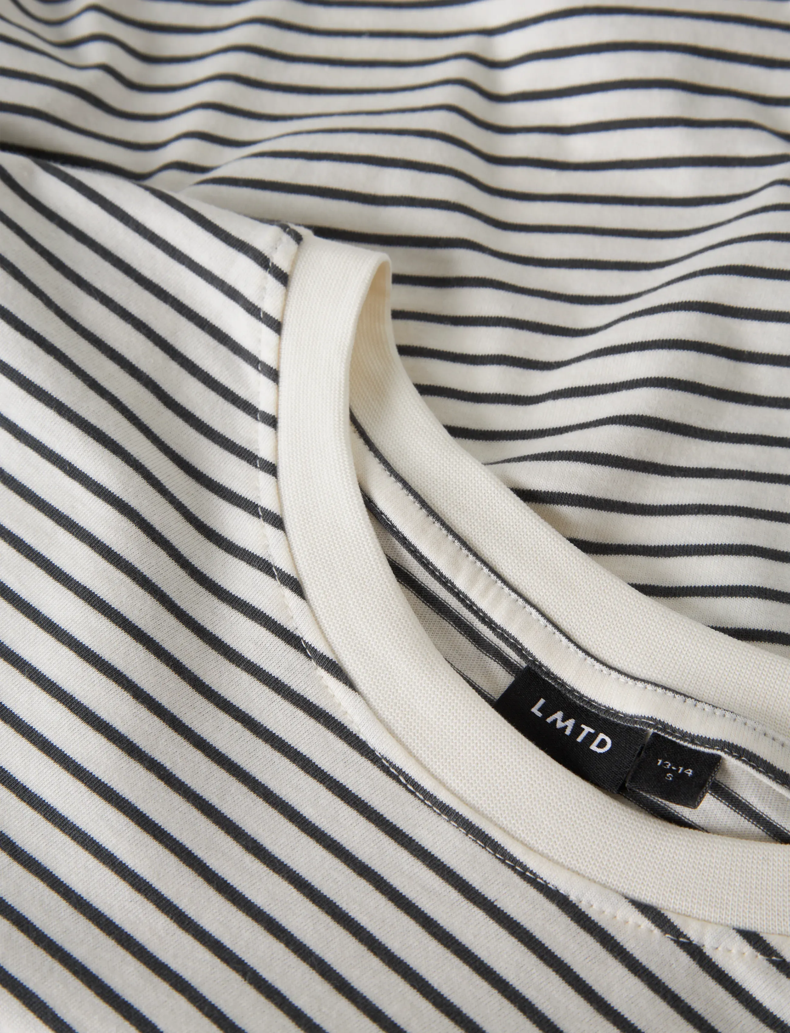 LMTD - NLFNOVEGAT LS SHORT RUCHED TOP - långärmade t-shirts - dark shadow - 4