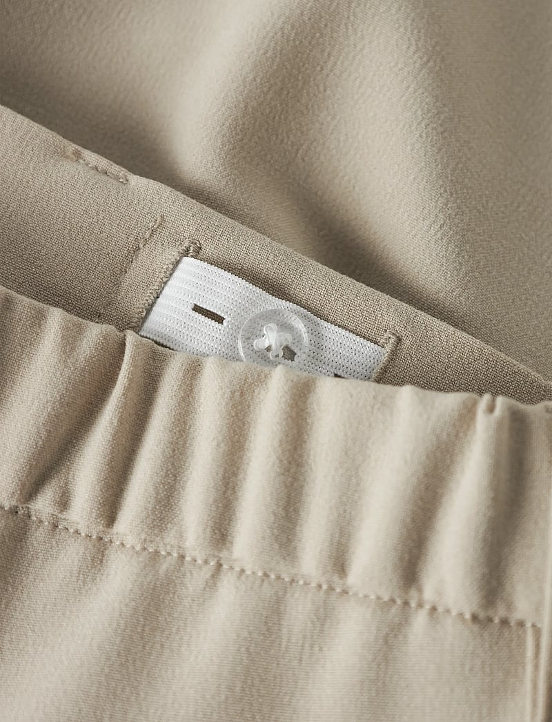 LMTD - NLFLUIS NW PLEAT KNICKERS - chino lühikesed püksid - white pepper - 5