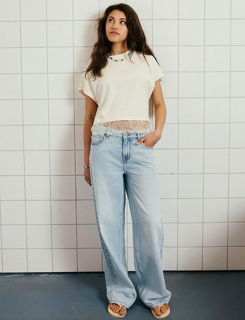 LMTD - NLFBELLA SS L LACE TOP - kurzärmelige - white alyssum - 2