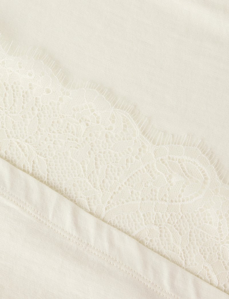 LMTD - NLFBELLA SS L LACE TOP - kurzärmelige - white alyssum - 4