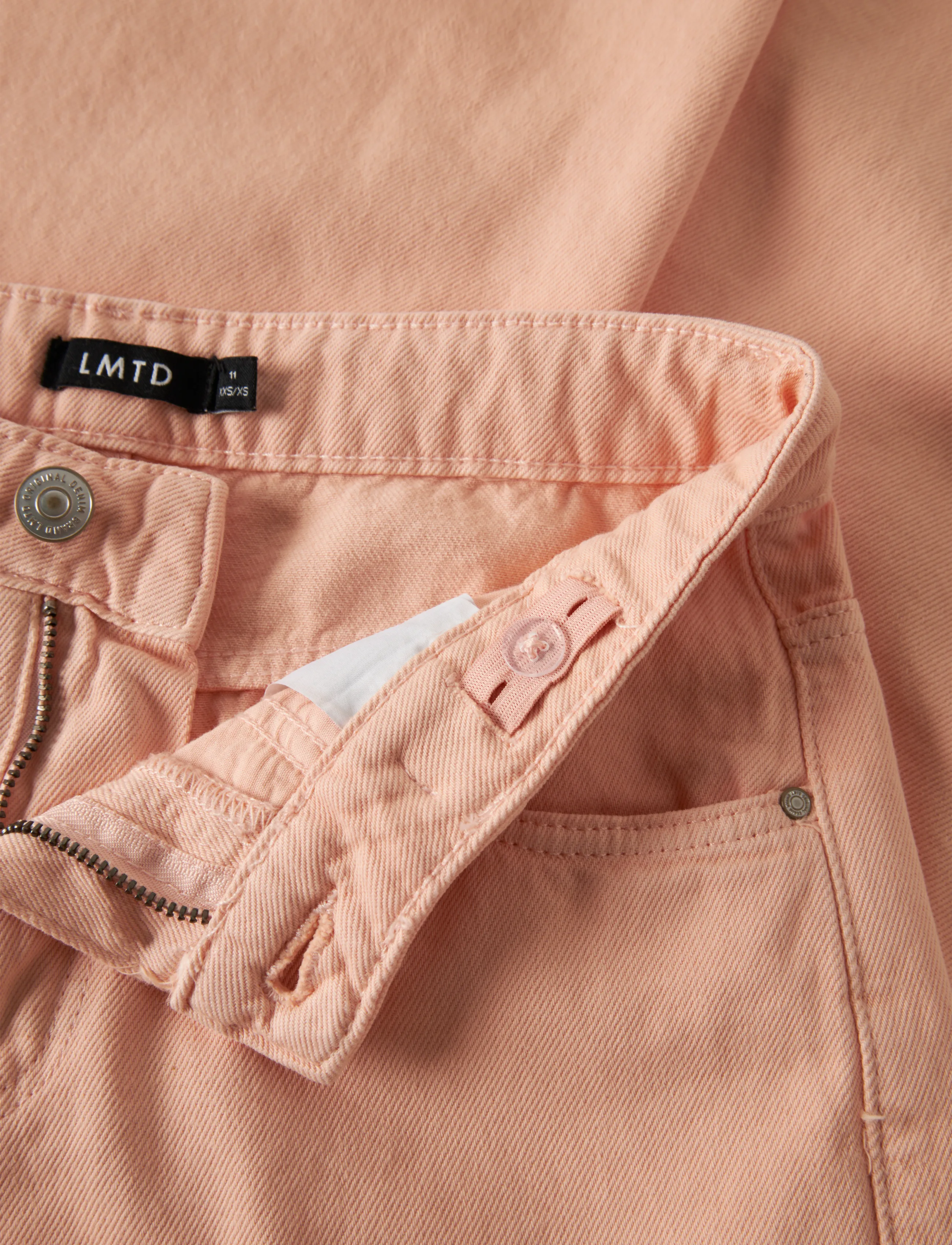 LMTD - NLFHYED LW TWI LC X-WIDE PANT - hosen mit weitem bein - tropical peach - 3