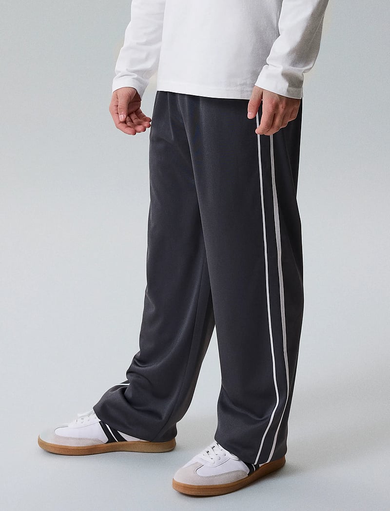 LMTD - NLNKARLE WIDE PANT - jogginghosen - black oyster - 3