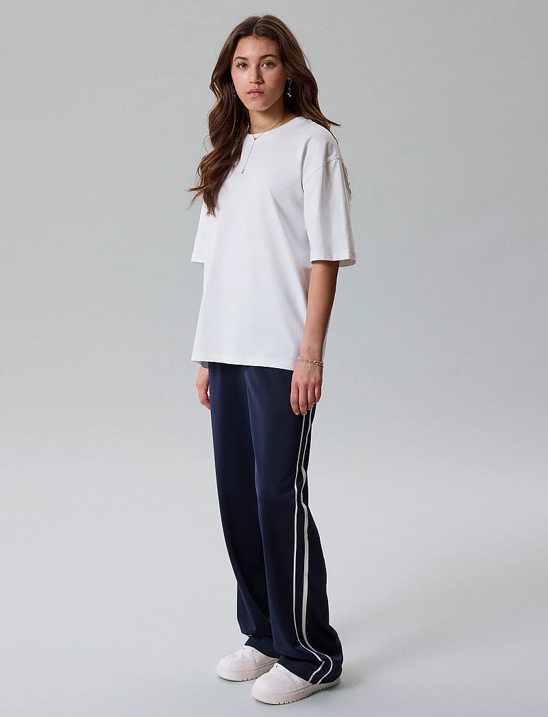 LMTD - NLNKARLE WIDE PANT - jogginghosen - navy blazer - 3