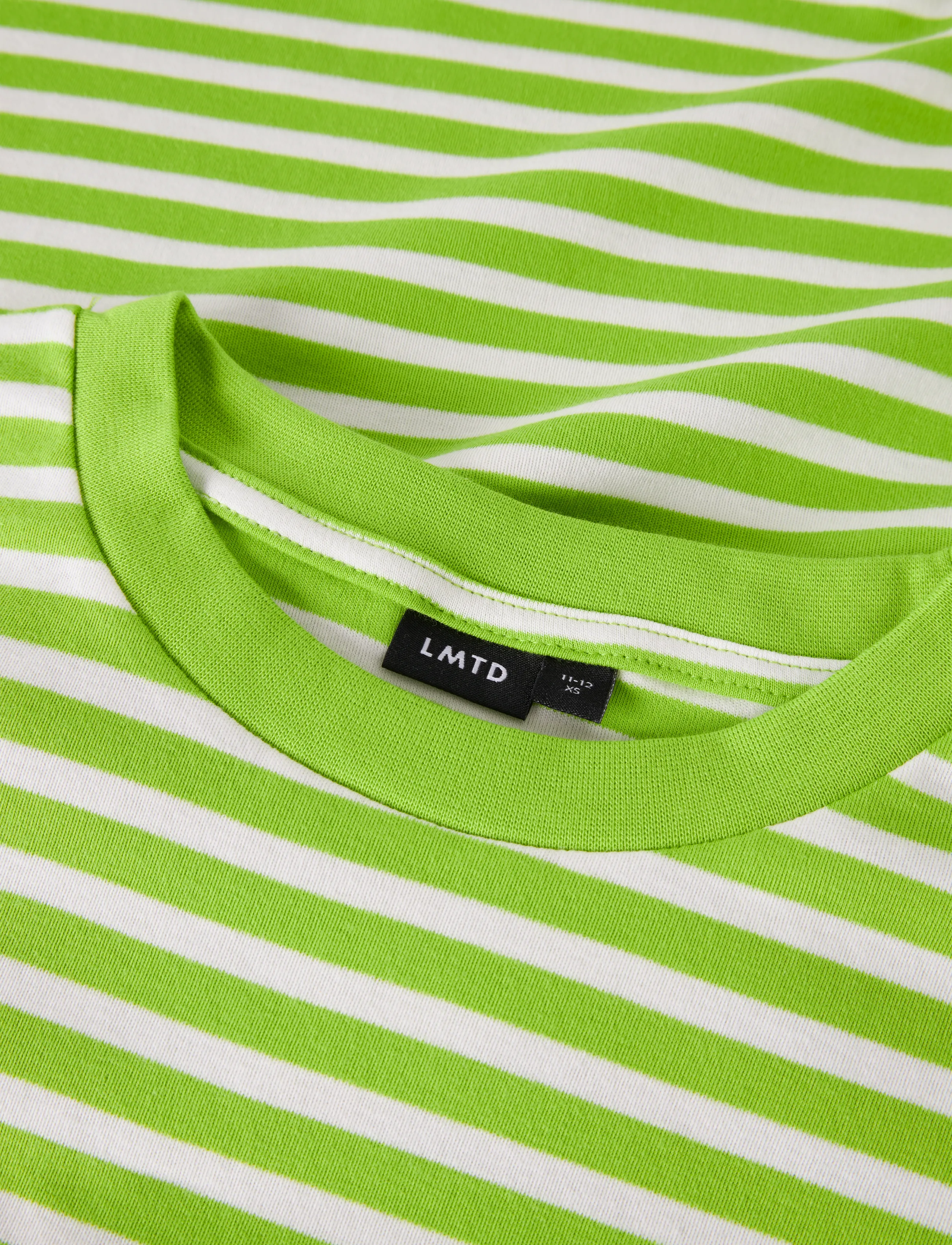 LMTD - NLFRAIN SS RLX TOP - kortärmade t-shirts - lime green - 2