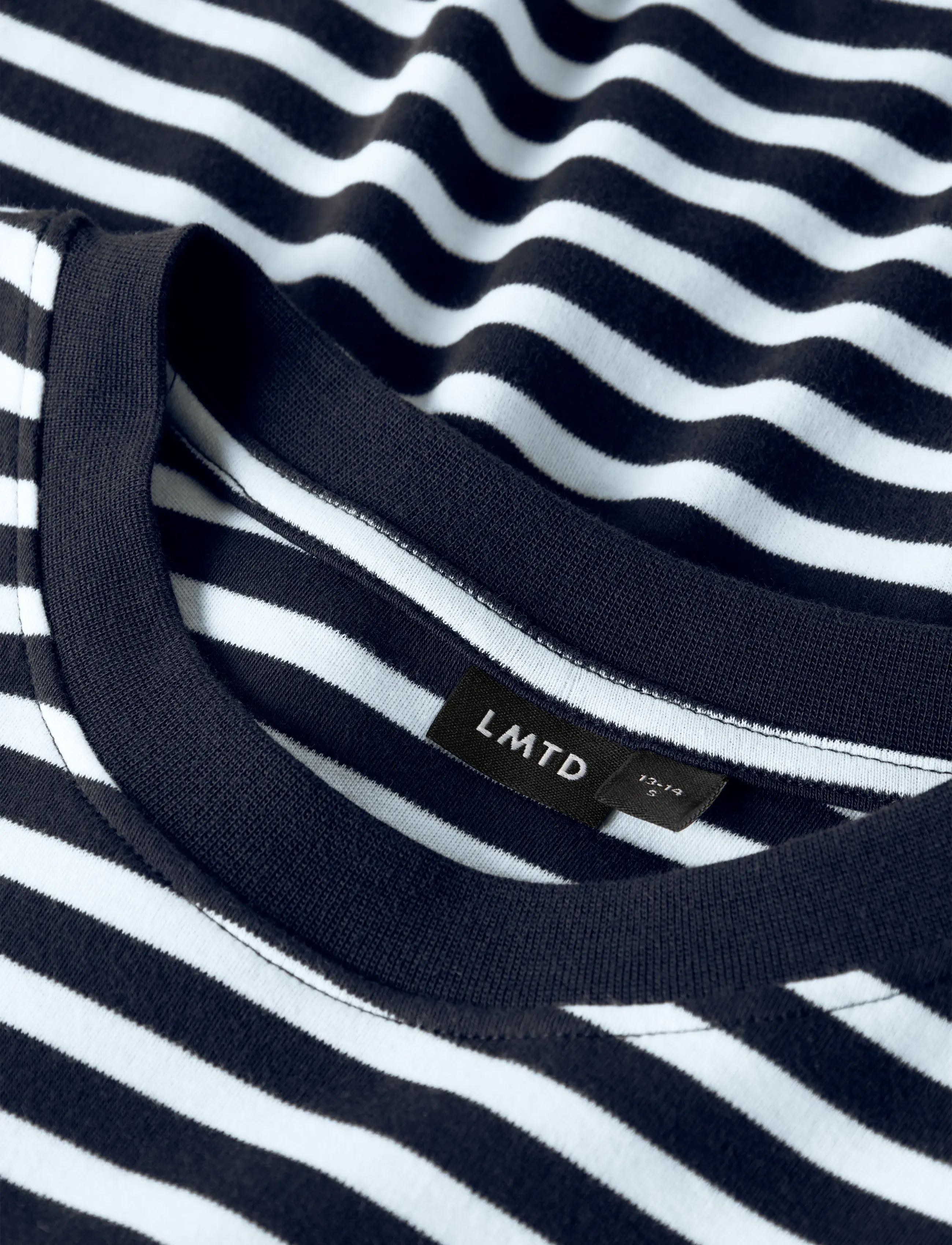LMTD - NLNRAIN LS RLX TOP - t-krekli ar garām piedurknēm - navy blazer - 3