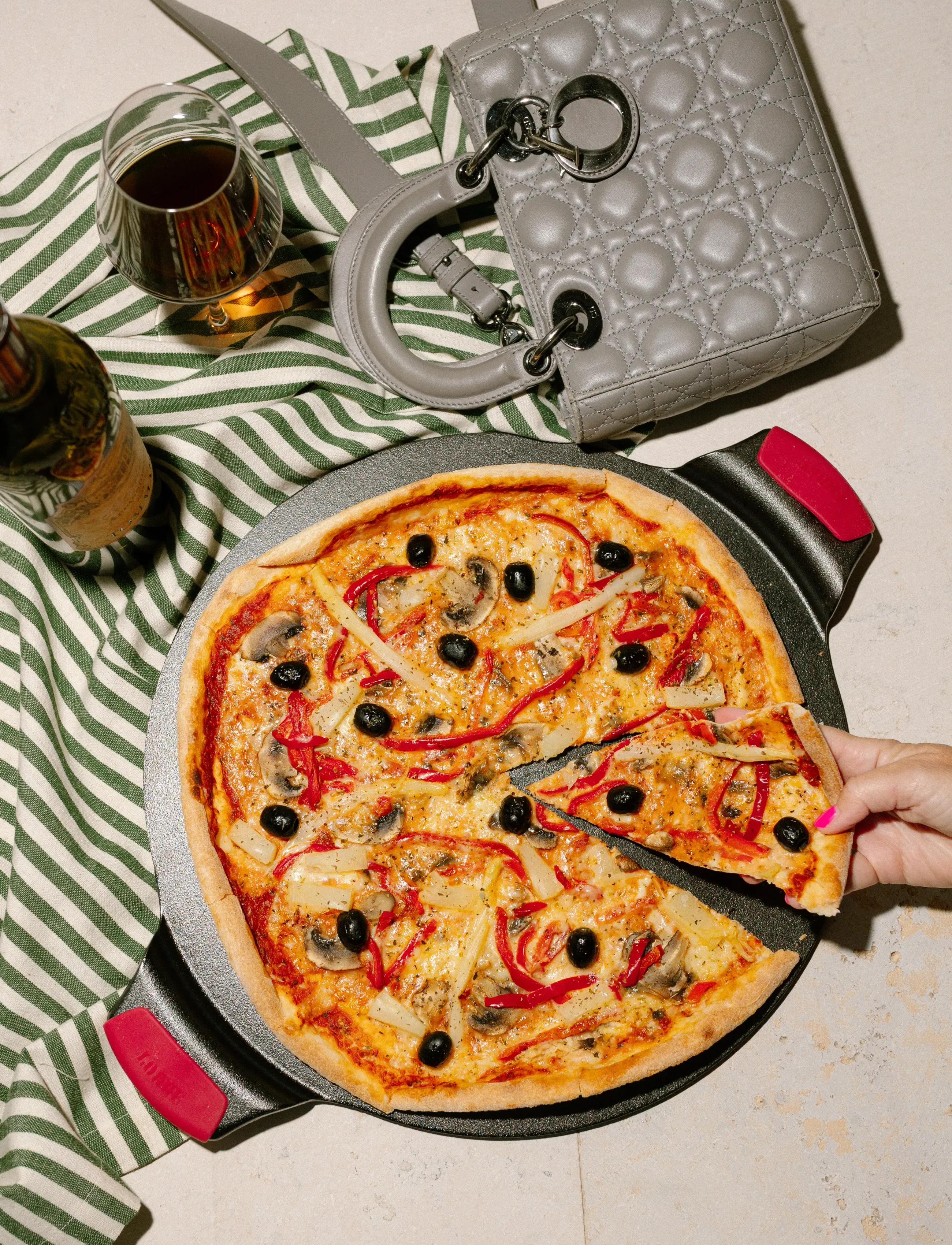 Lodge Pizza Sten Med Silkion Handtag, One Size, Kitchen Tools, Schwarz - Cutters & Accessories, Homeware