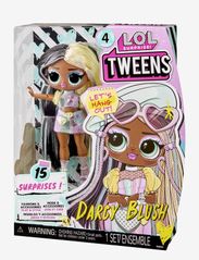 L.O.L - L.O.L. Tweens S4 Doll- Darcy Blush - dukker - multi coloured - 4