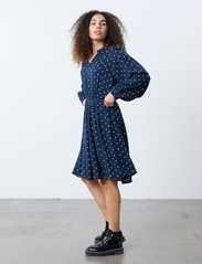 Lollys Laundry - Finnley Dress - midi dresses - 76 dot print - 5