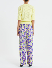 Lollys Laundry - Liam Pants - naised - flower print - 5