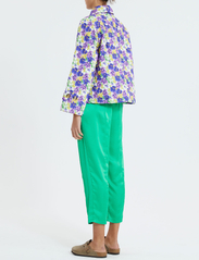 Lollys Laundry - Viola quiltet Jacket - forårsjakker - flower print - 3