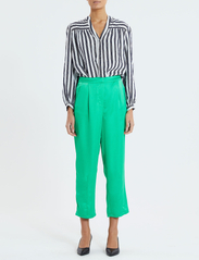 Lollys Laundry - Maisie Pants - sirge säärega püksid - green - 2