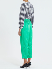 Lollys Laundry - Maisie Pants - sirge säärega püksid - green - 4