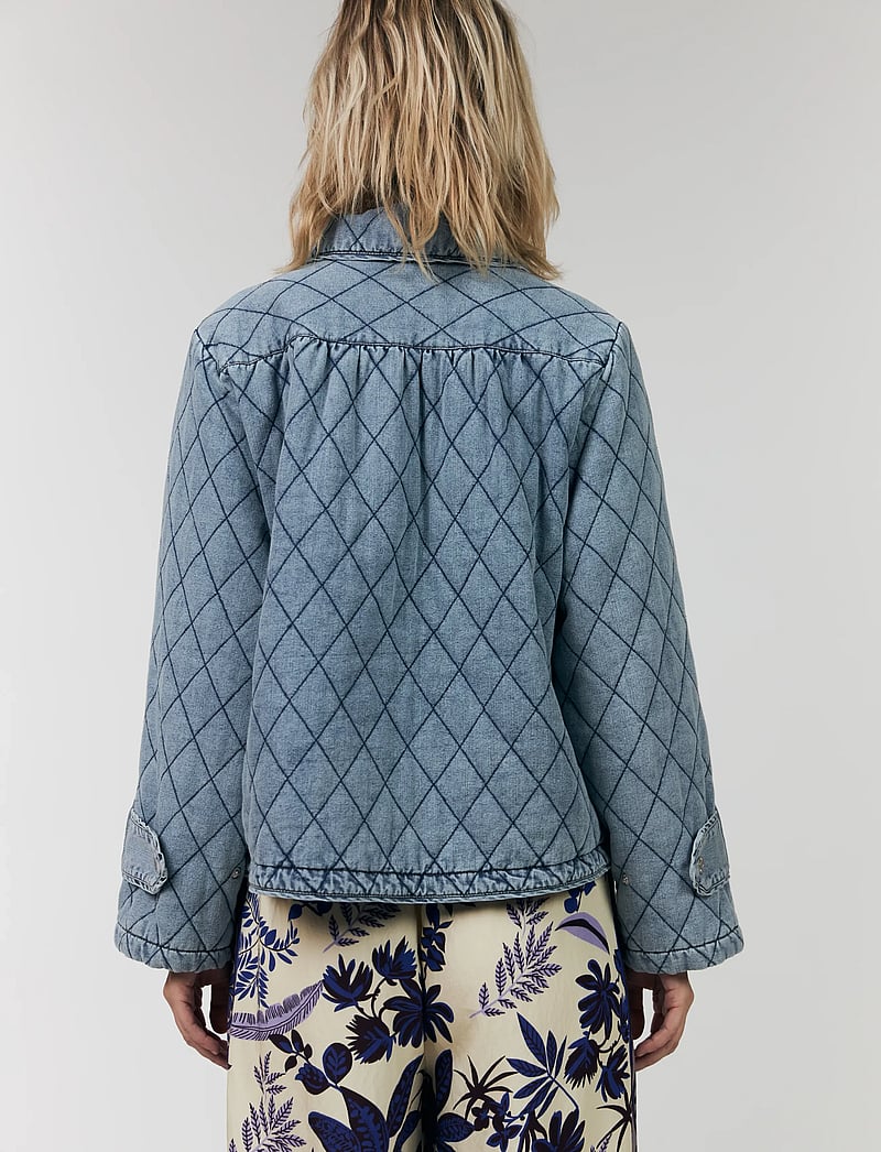 Lollys Laundry - ViolaLL Quilted Jacket LS - kevadjoped - washed denim - 3