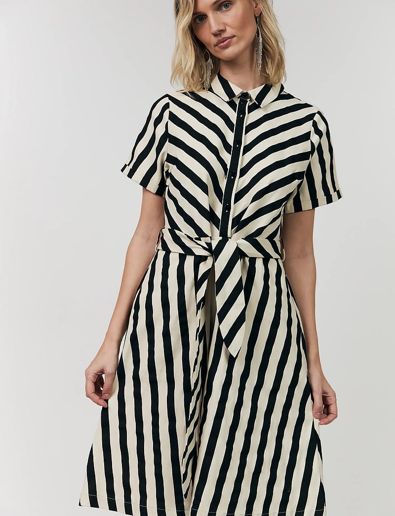 Lollys Laundry - TulleLL Midi dress SS - sommerkleider - black - 0