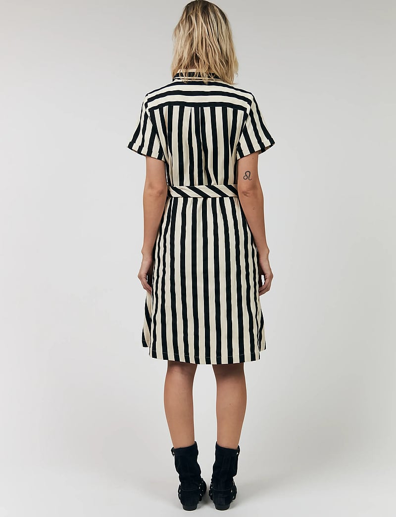 Lollys Laundry - TulleLL Midi dress SS - sommerkleider - black - 3