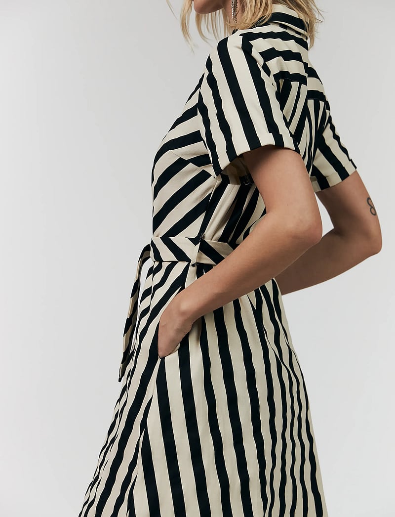 Lollys Laundry - TulleLL Midi dress SS - sommerkleider - black - 4