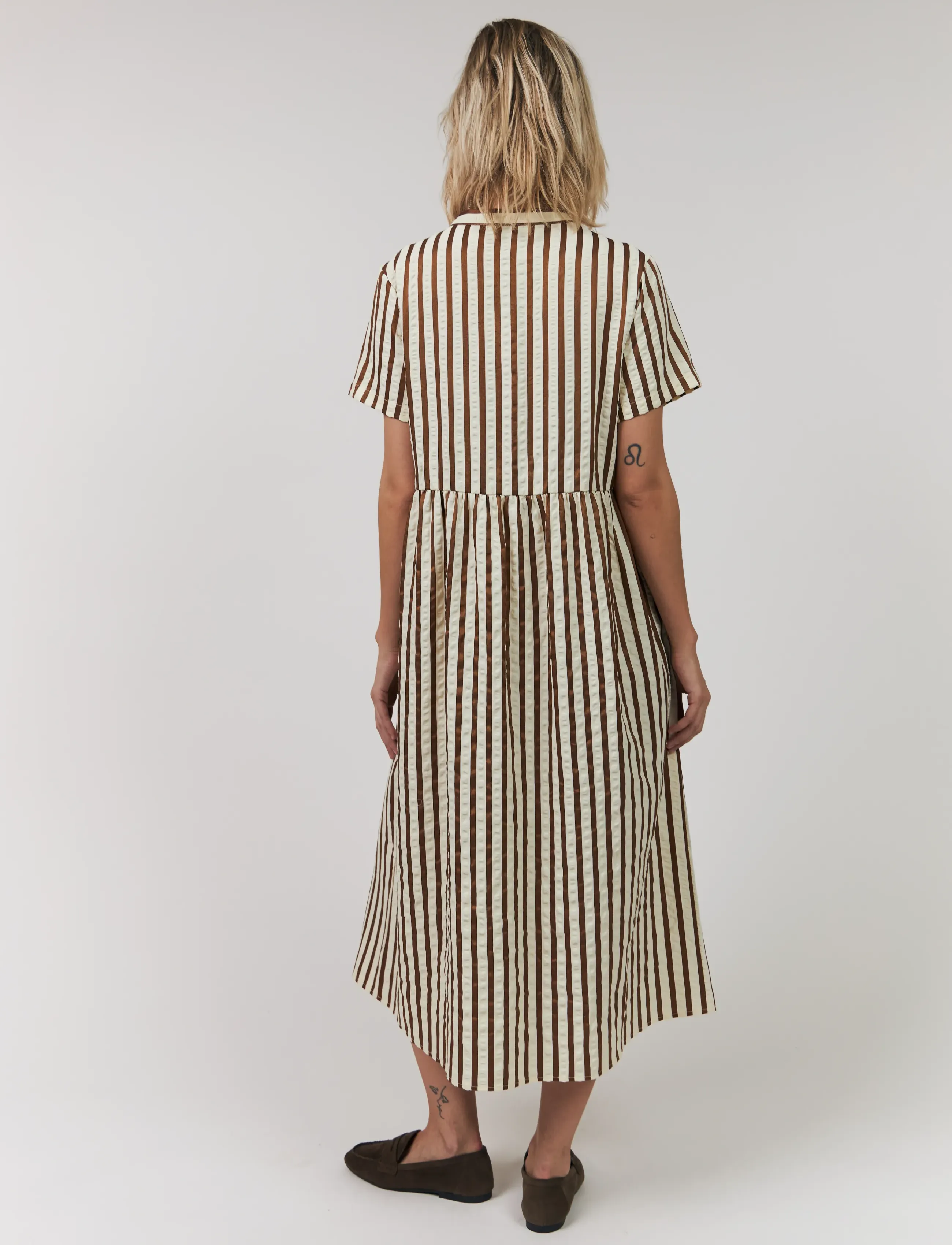 Lollys Laundry - AliyaLl Maxi Dress SS - särkkleidid - dark mokka - 3